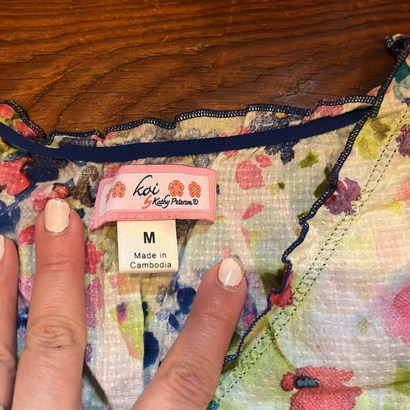 Watercolor floral scrub top - Picture 2 of 5